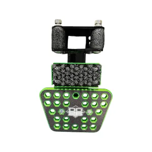 DD26 Fishing Access Step With Mean Clean Kick Brush Standard Green